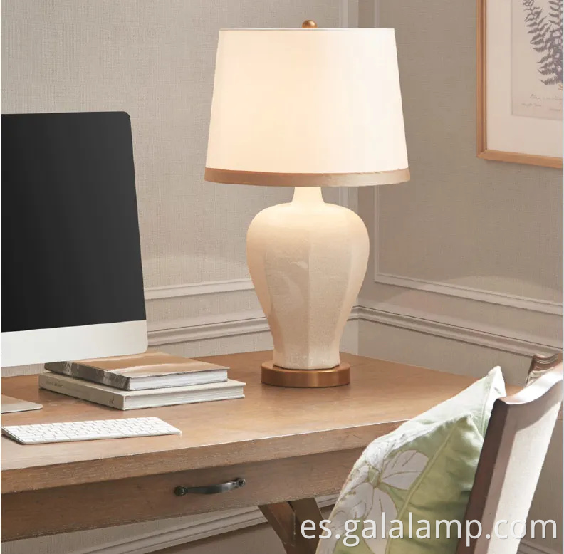 Elegante lámpara de mesa de cerámica clásica americana para salas de estar